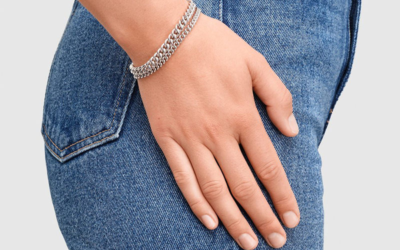 Chọn v&ograve;ng tay, lắc tay cho b&agrave;n tay đầy đặn